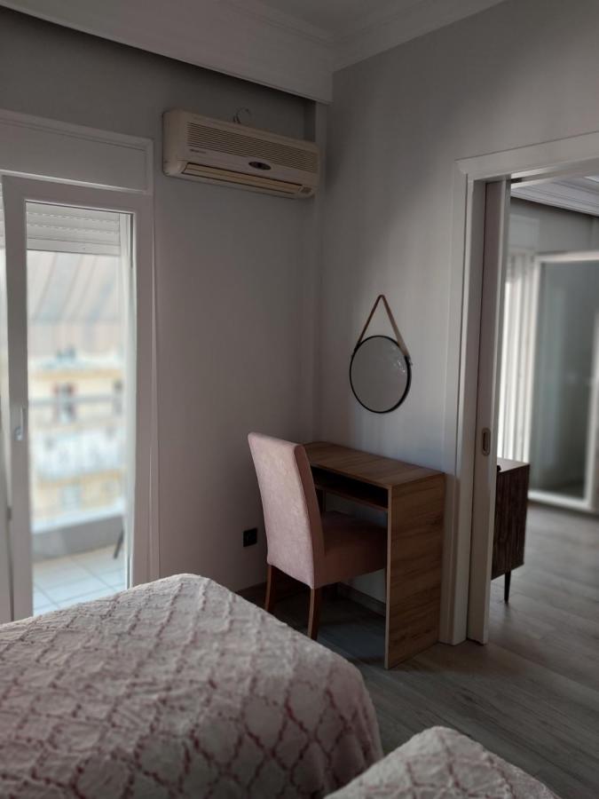 Anibo Studios And Apartments Zero Point 46 Tesalonika Bagian luar foto